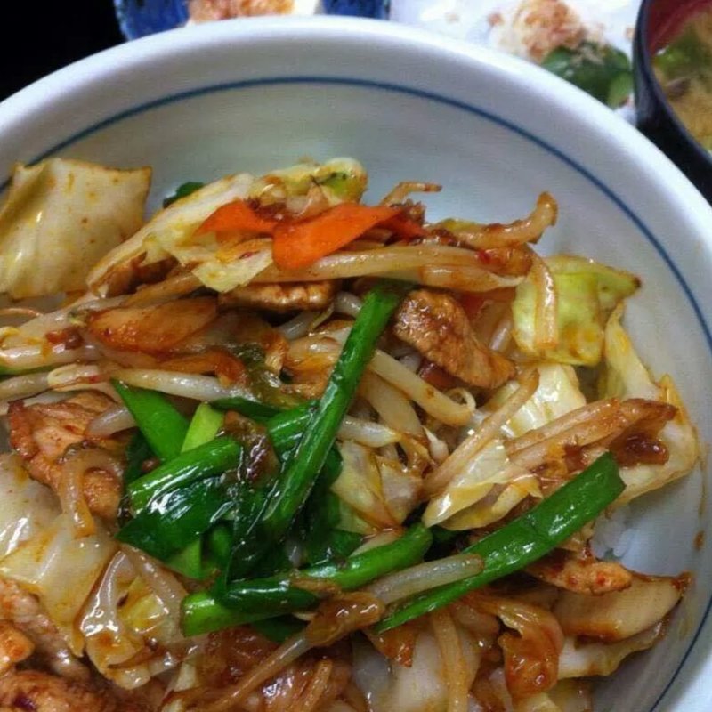 豚キムチ丼(ごはん屋 たんぽぽ )