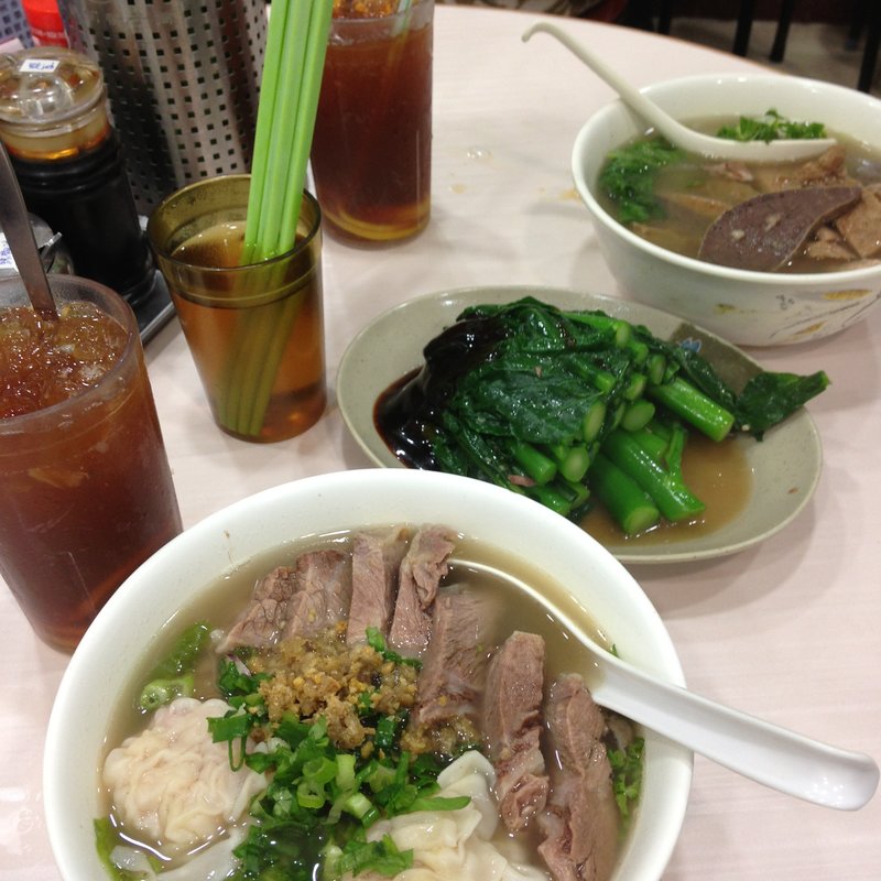 牛バラとワンタン麺(津苑粉麵茶餐廳)