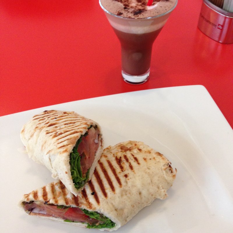 ほうれん草とサーモンのサンド(Espressamente illy)