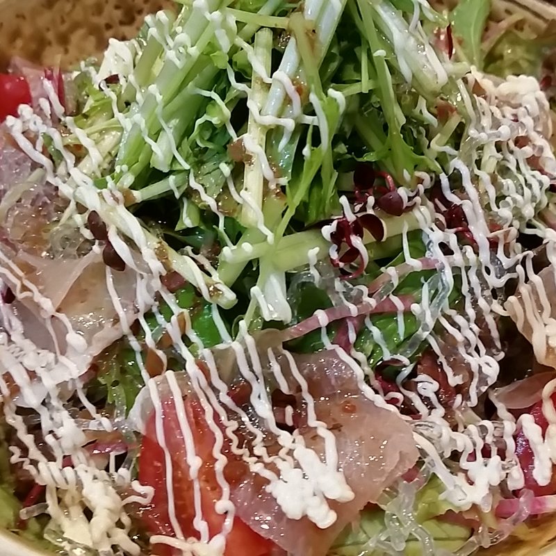梅マヨドレッシングのサラダ(なんば よっちょれ 庄屋はん)