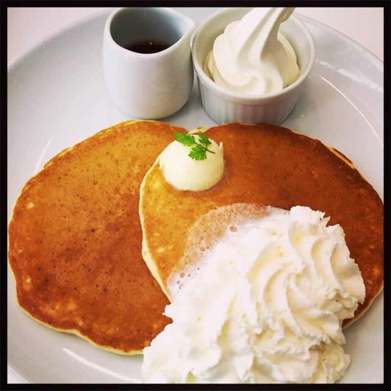 プレミアムパンケーキ 純生クリーム&北海道生乳ソフトクリーム添え(CHEESE CRAFT WORKS)