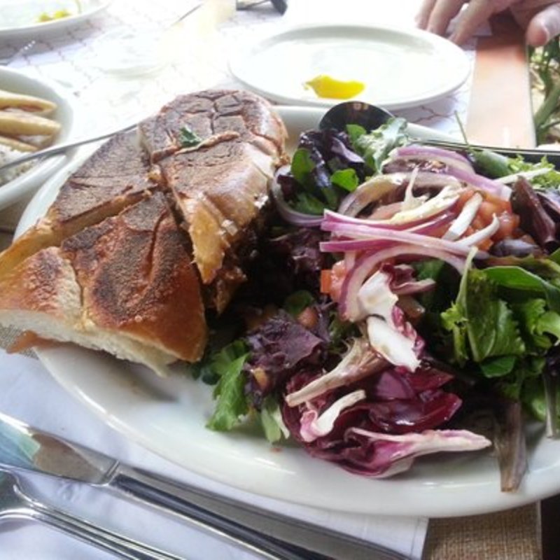 Lamb sandwich with salad