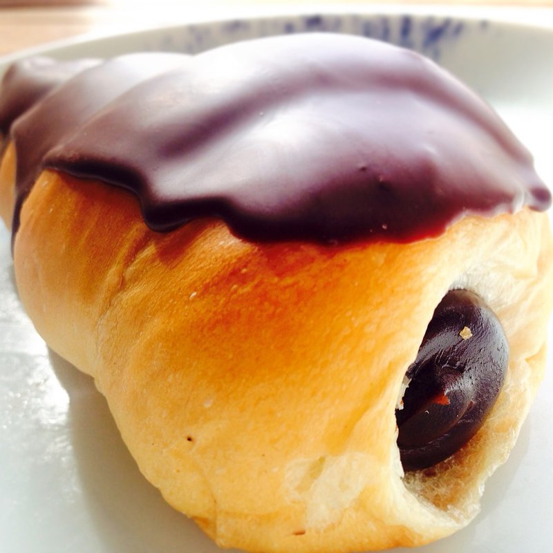 チョココルネ(フランスパンヤ MANBO （フランスパンヤマンボ）)