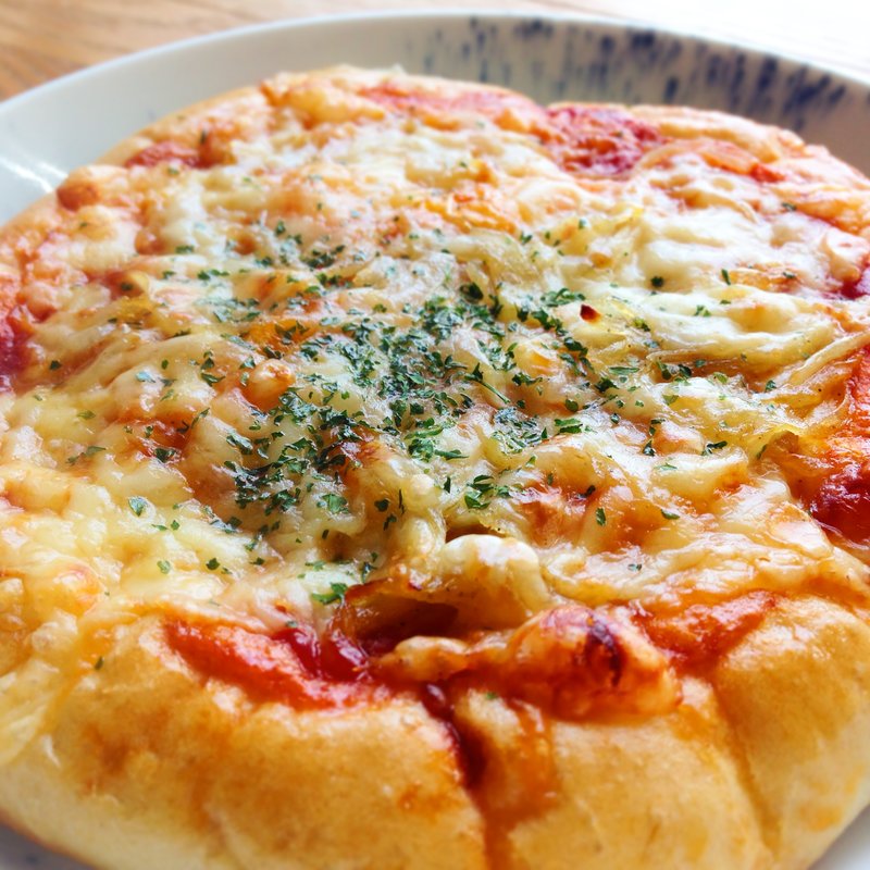 オニオンピザパン(フランスパンヤ MANBO （フランスパンヤマンボ）)