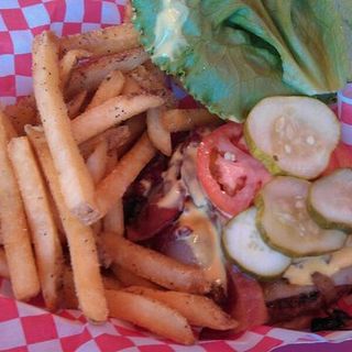Inside the nom nom burger(Teddy’s Bigger Burgers)
