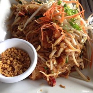 Shrimp pad thai( Maile’s Thai Bistro)