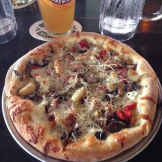 wild mushroom pizza(Kona Brewing Company)