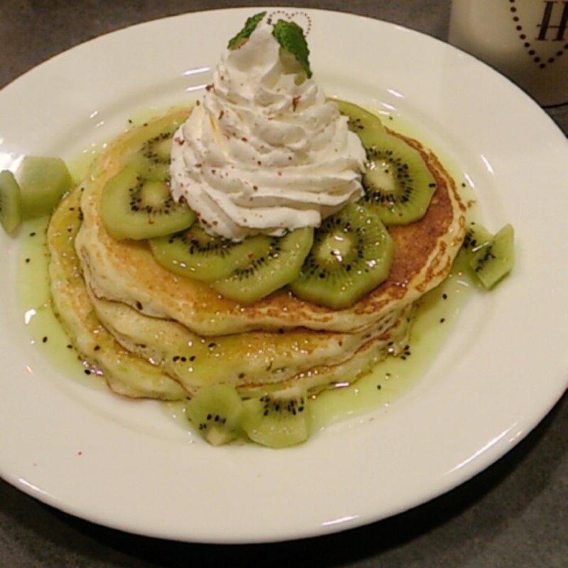 キウイフルーツパンケーキ(Mrs.HEART Café)