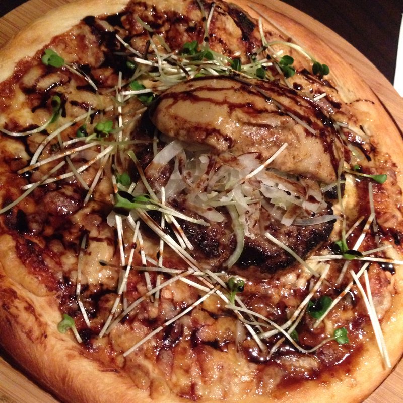 和牛ハンバーグとファワグラの贅沢ピッツ(新瑞フレンチ )