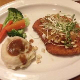 Macadamia chicken(Vit’s Hawaiian Steak House)