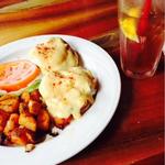 Egg benedict(Vit’s Hawaiian Steak House)