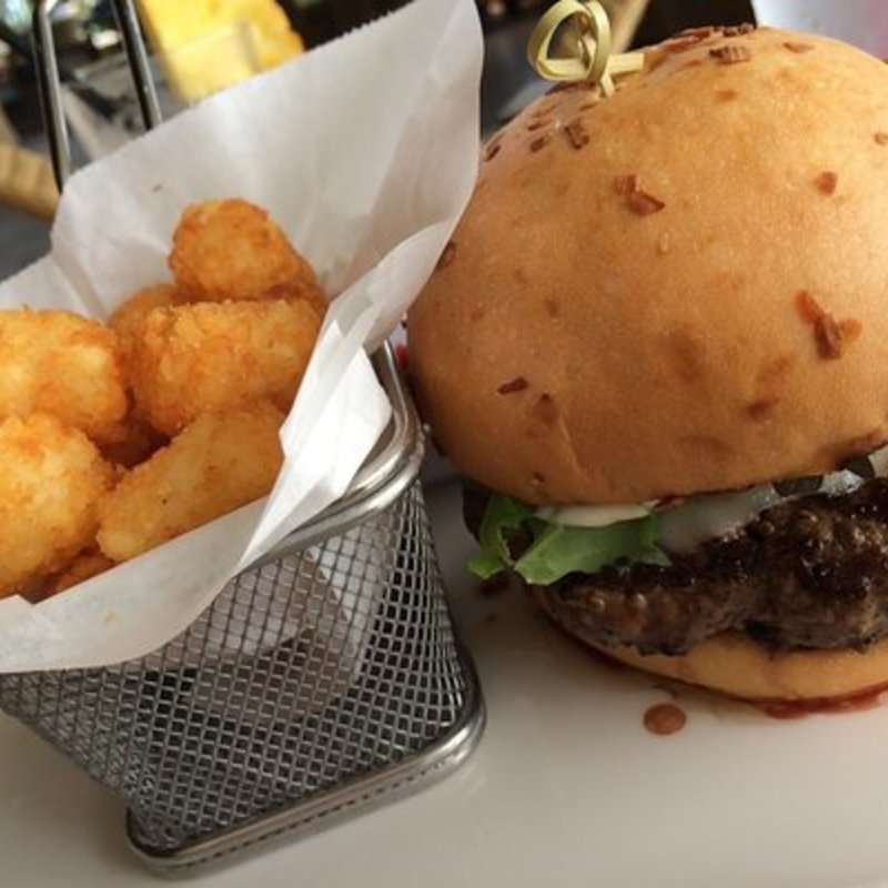 Truffle burger with tator tots(RumFire)