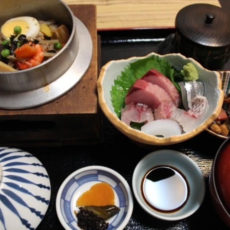 釜飯と刺身定食(いけす割烹 心誠  （しんせい）)