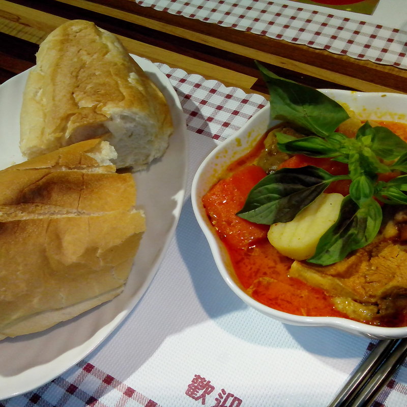 咖哩雞麵包(越有味)