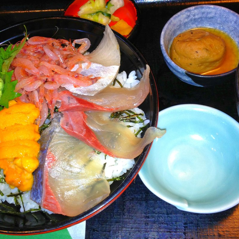 海鮮丼(市場の厨房 （いちばのちゅうぼう）)