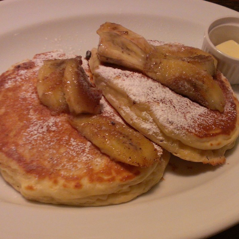 ソテーバナナとウォールナッツのパンケーキ(バビーズ ヤエチカ)