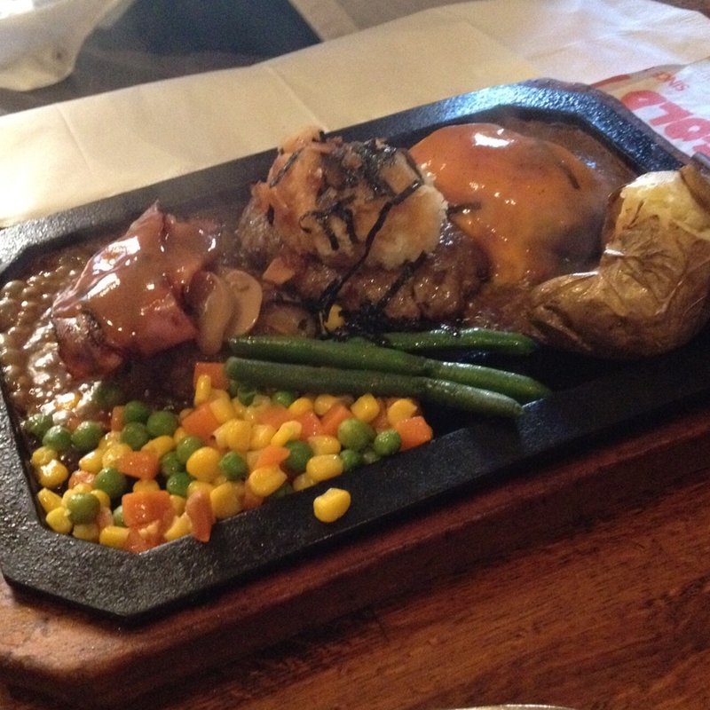 ハンバーグ3種類(GOLD RUSH 池袋店 （ゴールドラッシュ）)