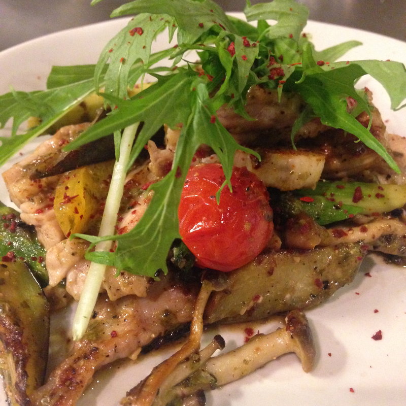 とりねっくと野菜の炒め物(鉄板焼屋 人生の楽園 （じんせいのらくえん）)