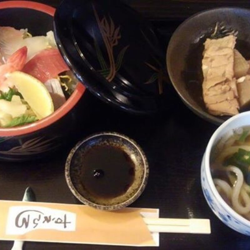海鮮ちらし定食(ミニうどん、小鉢付き)(すえひろ )