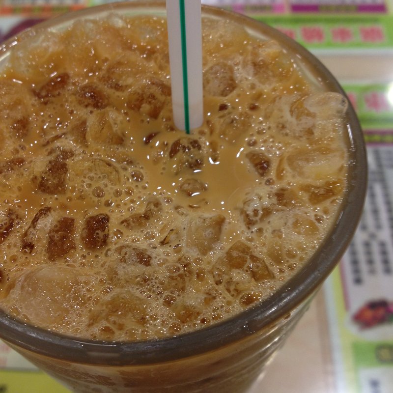 定番のアイスミルクティー(金龍越南餐廳)