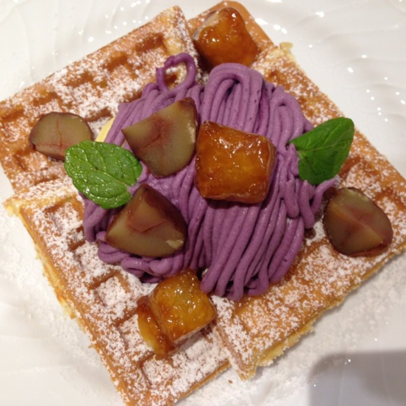 紫いもと栗のモンブランワッフル(マザーリーフ ディアモールフィオレ店)