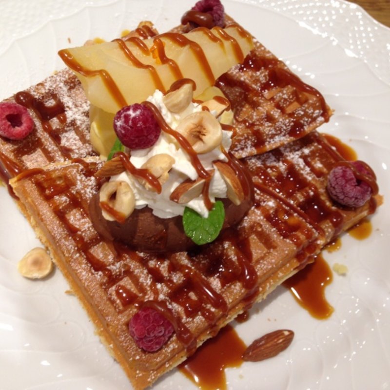 洋なしとヘーゼルナッツのキャラメルワッフル(マザーリーフ ディアモールフィオレ店)