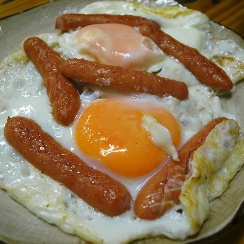 ソーセージエッグ(ヤングリーフ )