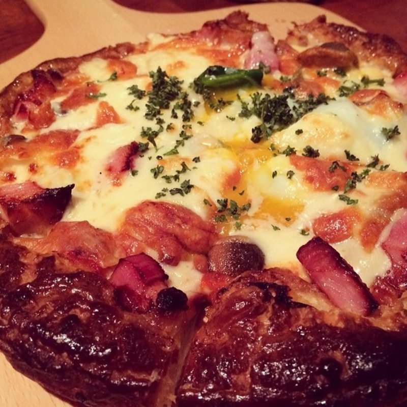 トロトロ半熟卵の折り畳みパイ(イタリアンダイニング ペスカ なんば店)