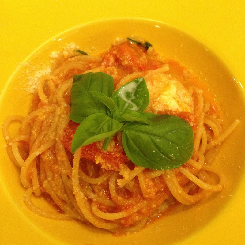 パスタ〜トマトソース〜　フレッシュトマトとモッツァレラ(iL bosco（イル・ボスコ）)