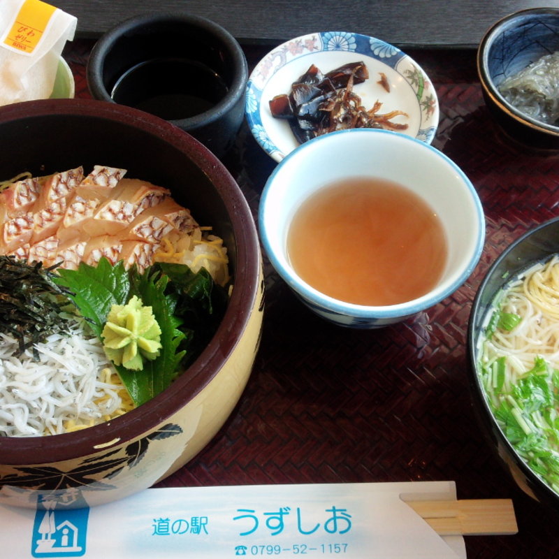 鯛と釜揚げしらすの漁師飯　淡路島の生しらす付(絶景レストラン うずの丘)
