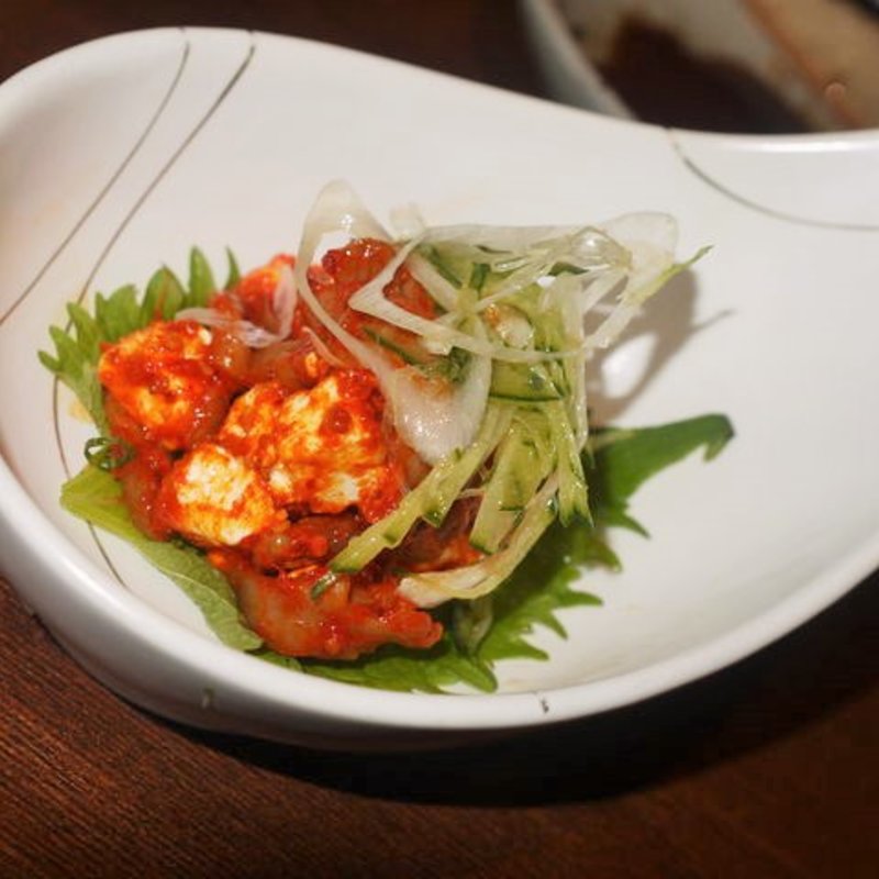 チャンジャとクリームチーズのピリ辛和え(宮崎地鶏と旬菜『とり神楽』淀屋橋店)