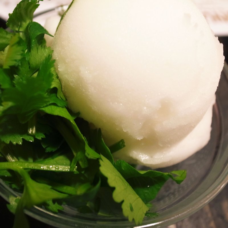 ライチシャーベット・パクチー乗せ(三条ぱくちー)