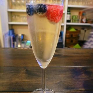 フルーツ入りスパークリング(京都ダイナー)