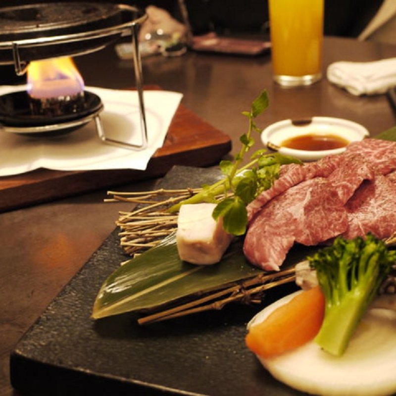 神戸ビーフ陶板焼き(花椿 （ハナツバキ）)