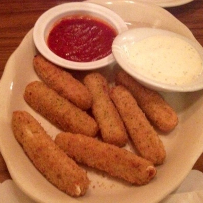 Mozzarella cheese sticks(Lomeli's Italian Restaurant)