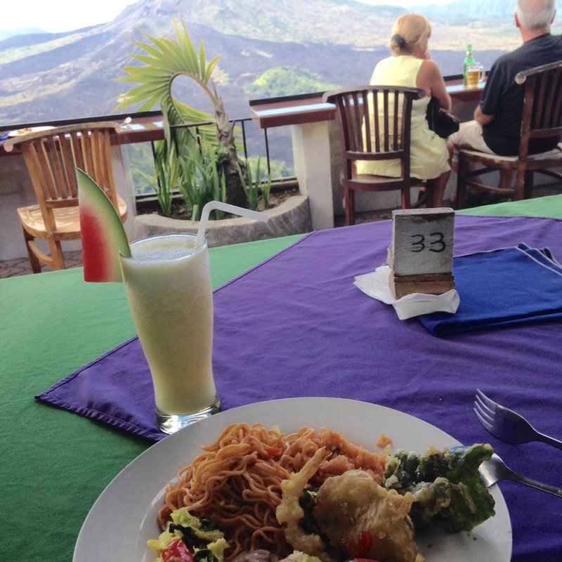 料理の盛り合わせ(Batur Sari)