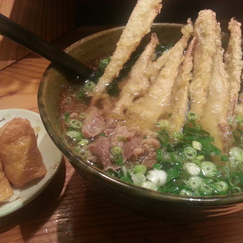平日セット(ごぼう・肉うどん+おいなりさん)(大地のうどん　博多駅ちかてん)