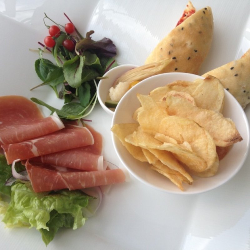 たっぷり野菜とイタリア産生ハムのサンドイッチ(ラウンジプラス （LOUNGE PLUS）)