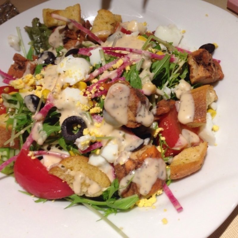 スパイシーチキンと十品目のバケットサラダ(ウメ子の家 品川駅前店 )