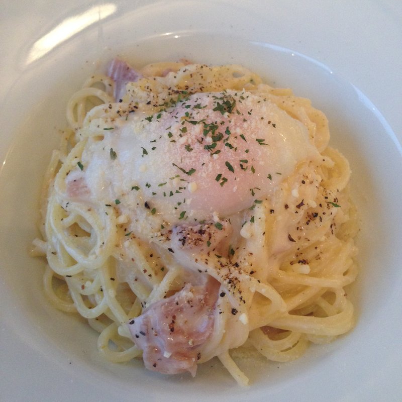 4種のチーズと生ハムと半熟玉子のクリームソース(足羽山デッキ （ASUWAYAMA DECK）)