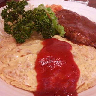 オムドライカレー ハンバーグのせ(ヤナギ)