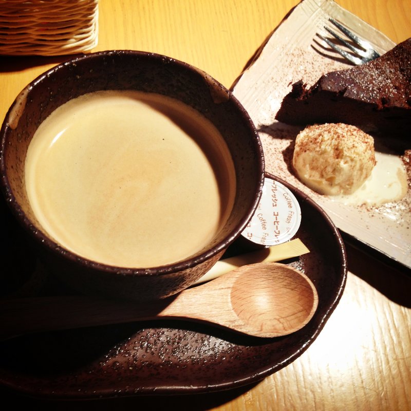 ガトーショコラとコーヒー(キャンパー （camper）)