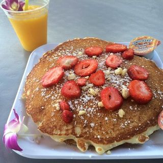 Mac nut pancakes(Barefoot Beach Cafe)