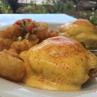 Eggselent eggs Benedict(Cinnamon’s Restaurant)