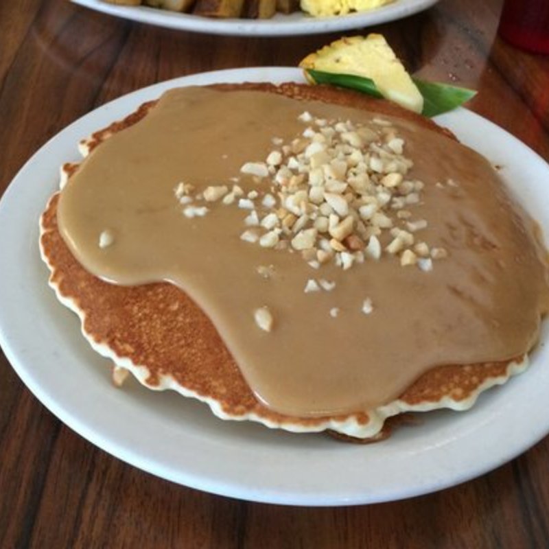 mac nut pancakes(Big City Diner)