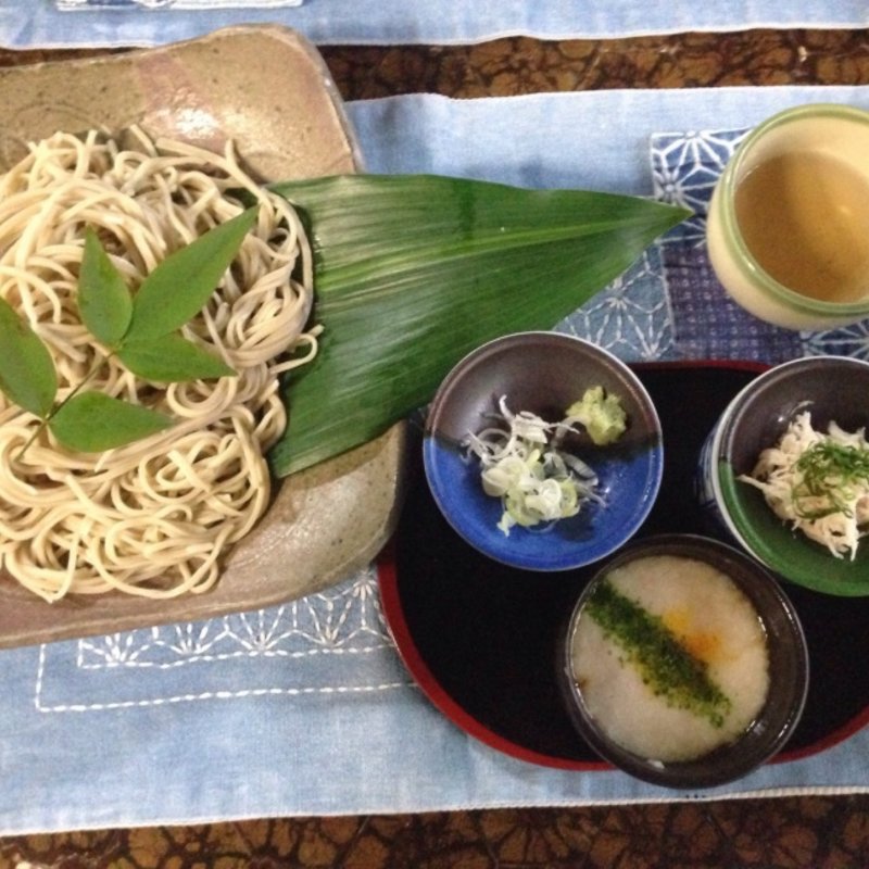 冷たい蕎麦（とろろ、つゆ、ごまだれ）(たからい)