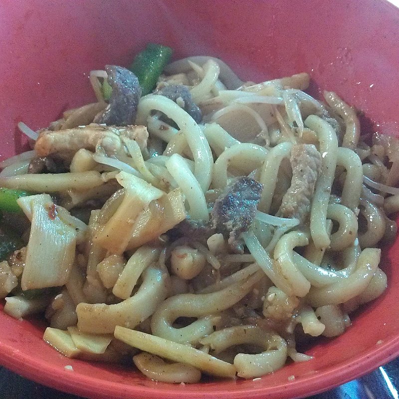 モンゴリアングリル・ウドンパッタイの麺と具がいい具合に絡んでて美味しかった。(HaHot)