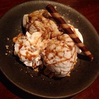 Black sesame ice cream (Musha Restaurant)