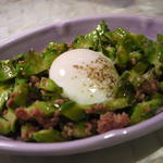 緑豆と温玉の温製サラダ