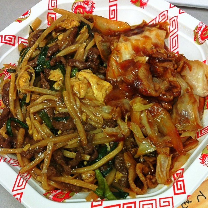 2色丼（回鍋肉＆豚肉と筍の卵炒め）(元祖 紙やき ホルモサ 新青山ビル （カミヤキ ホルモサ）)